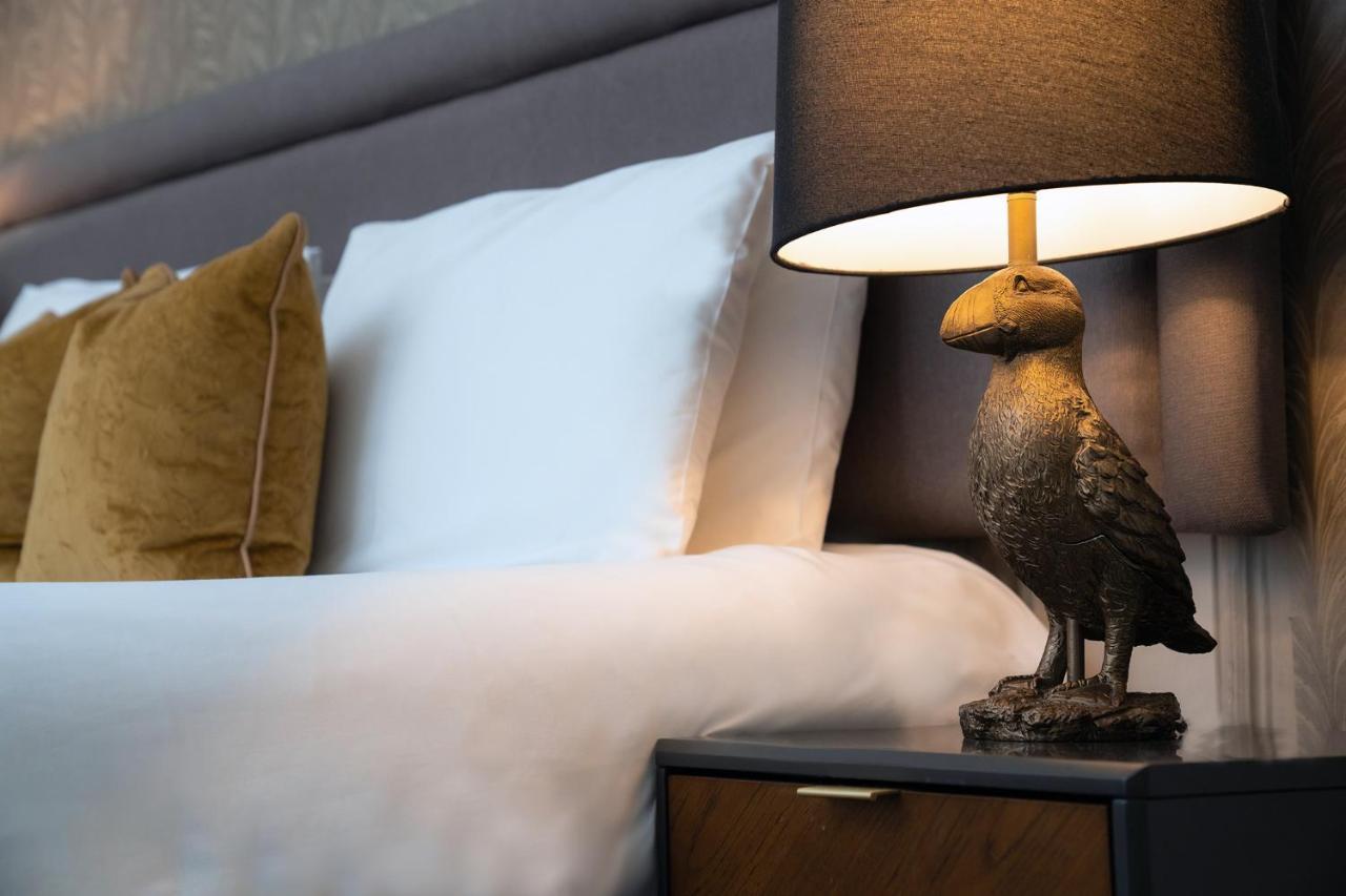 Lanelay Hall Hotel & Spa Hensol Zewnętrze zdjęcie The Eagle Lamp